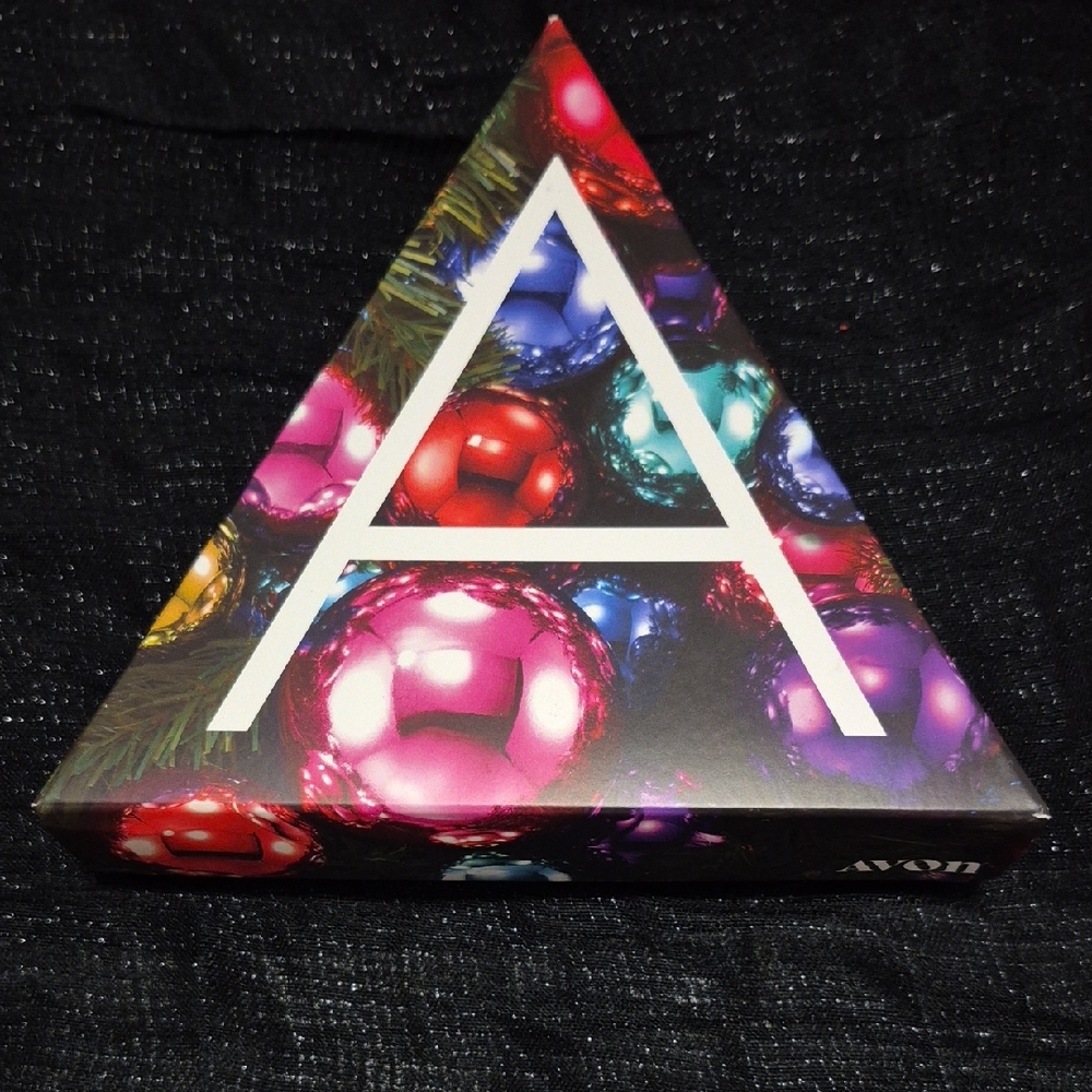 Avon 4-Piece Gift Set In "A" Triangular Ornament Gift Box Accents